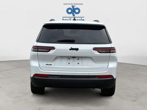 Used 2023 Jeep Grand Cherokee L Laredo AWD/4WD image 4