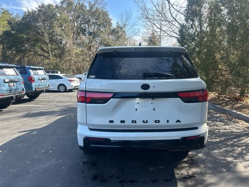 Used 2024 Toyota Sequoia Platinum image 3