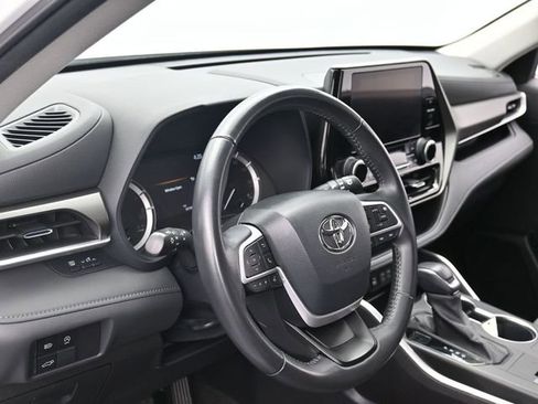 Used 2024 Toyota Highlander LE image 15
