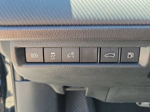 Used 2025 Toyota Camry SE FWD image 31