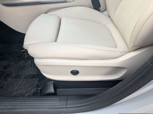 Certified 2025 Mercedes-Benz GLA 250 image 7