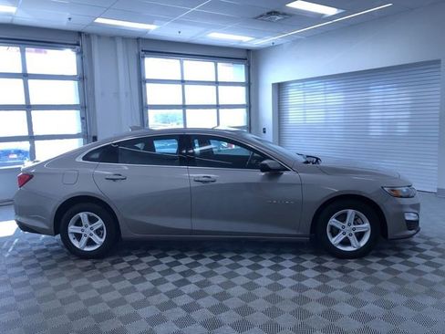 Used 2024 Chevrolet Malibu LT image 35