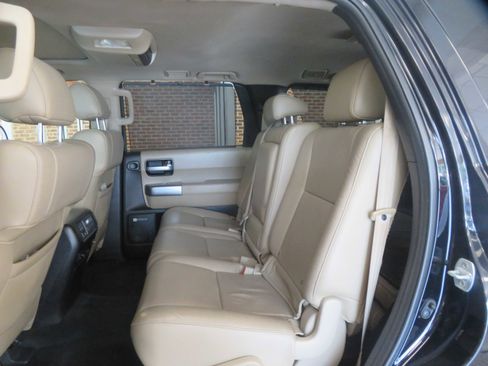 Used 2018 Toyota Sequoia Limited w/ Safety & Convenience Package AWD/4WD image 20