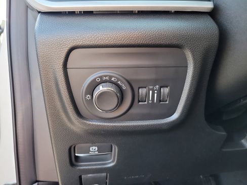 New 2025 Jeep Grand Cherokee Altitude RWD image 21