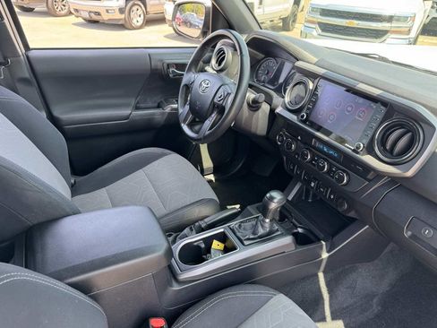 Used 2021 Toyota Tacoma TRD Sport w/ Technology Package image 19