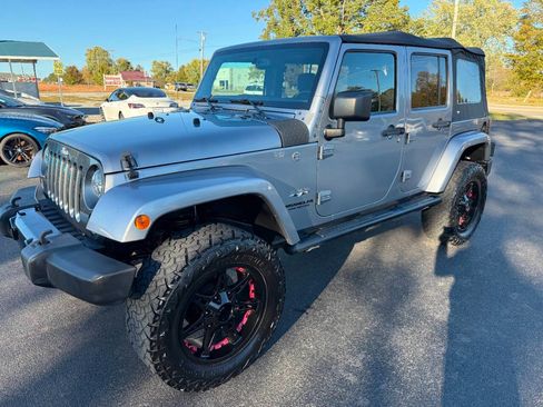 Used 2016 Jeep Wrangler Unlimited Sahara w/ Connectivity Group image 5