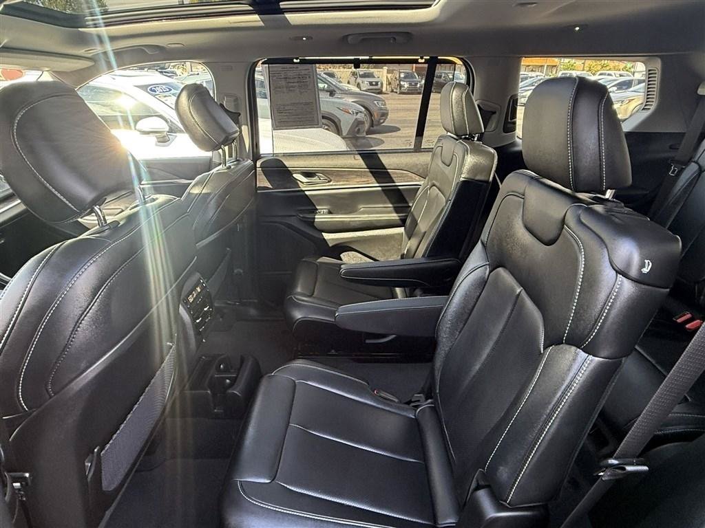 Used 2024 Jeep Grand Cherokee L Limited w/ Luxury Tech Group II AWD/4WD image 25