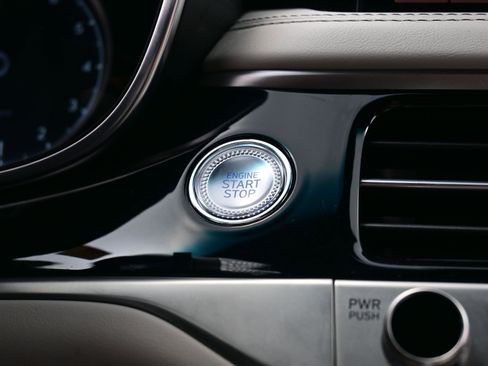 Certified 2024 Genesis G70 2.5T image 22