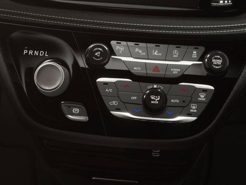 New 2026 Chrysler Pacifica Select image 24