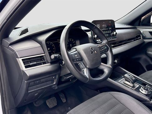 Used 2024 Mitsubishi Outlander SE AWD/4WD image 9