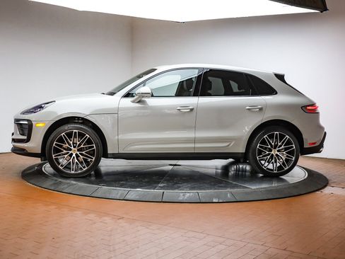 Used 2025 Porsche Macan image 2