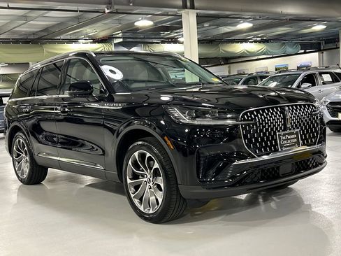 Used 2026 Lincoln Aviator Reserve w/ Illumination Package image 1