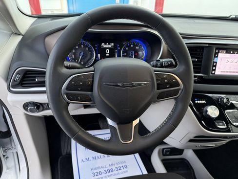 Used 2023 Chrysler Voyager LX image 18
