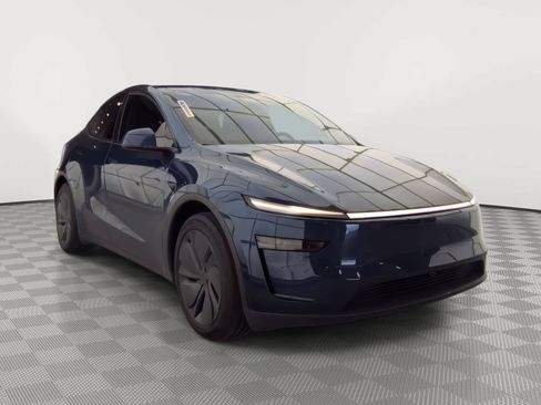 Used 2026 Tesla Model Y Long Range RWD image 17