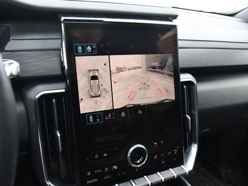 Used 2024 GMC Acadia AT4 w/ Luxury Package image 29