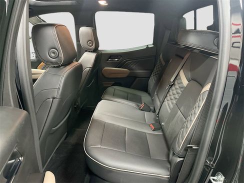 Used 2025 GMC Canyon Denali image 26