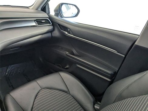 Used 2022 Toyota Camry SE image 29