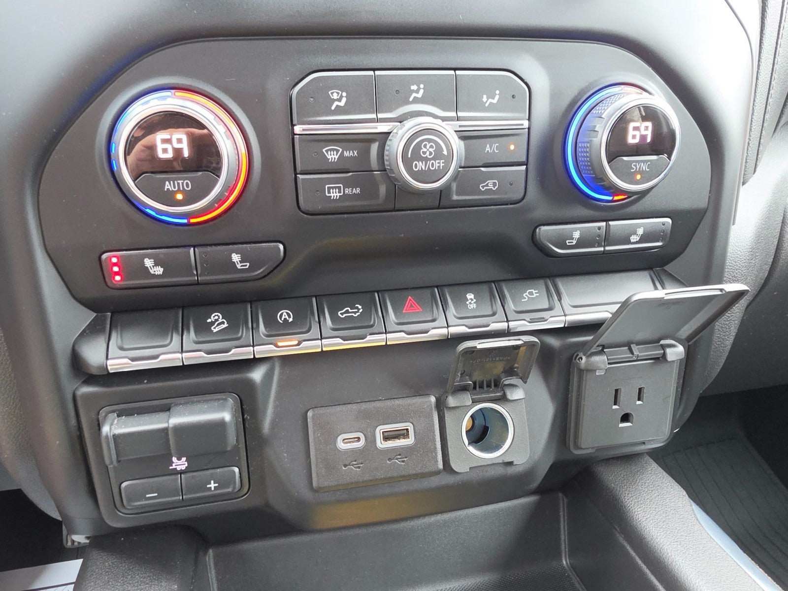 Used 2020 Chevrolet Silverado 1500 RST AWD/4WD image 44