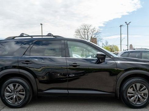 Used 2022 Nissan Pathfinder SV AWD/4WD image 5
