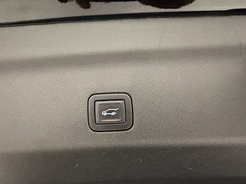 Used 2023 Cadillac Escalade ESV Luxury image 32