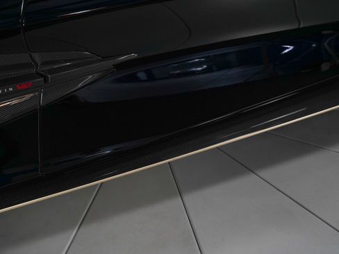 Used 2025 Aston Martin Vanquish RWD image 21