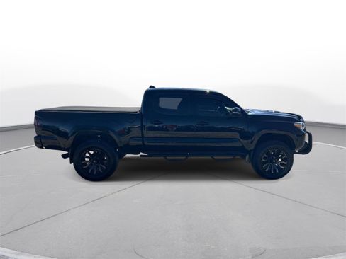 Used 2017 Toyota Tacoma TRD Sport image 6