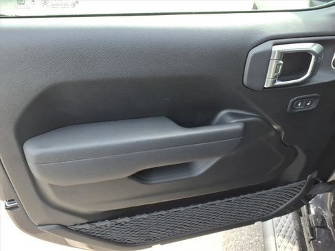 New 2026 Jeep Gladiator Mojave AWD/4WD image 9