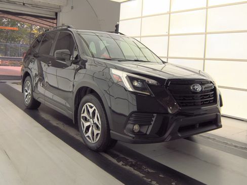 Used 2022 Subaru Forester Premium AWD/4WD image 2