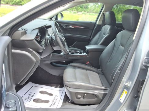 Used 2023 Buick Envision Essence FWD image 27