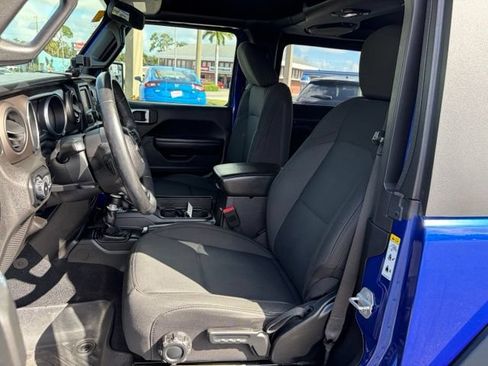 Used 2018 Jeep Wrangler Sport AWD/4WD image 13