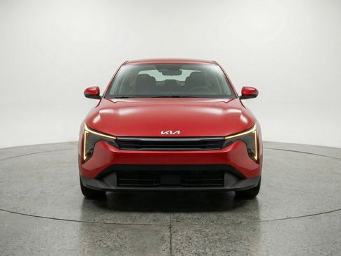 Used 2025 Kia K4 LXS image 2