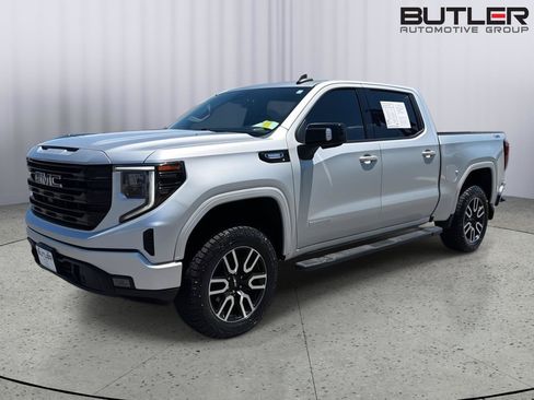 Used 2022 GMC Sierra 1500 Elevation w/ Elevation Premium Package AWD/4WD image 2
