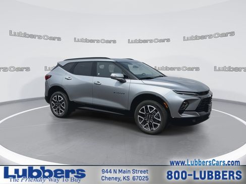 Used 2025 Chevrolet Blazer RS image 2