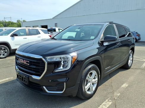 Certified 2023 GMC Terrain SLE FWD image 3