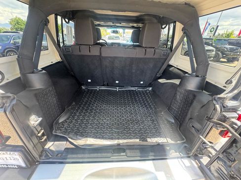 Used 2015 Jeep Wrangler Unlimited Sahara AWD/4WD image 15