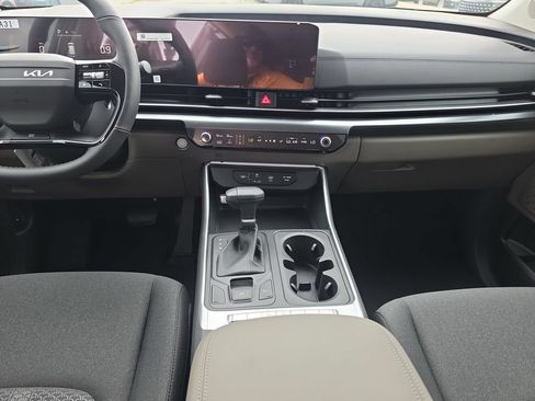 New 2027 Kia Carnival LX FWD image 15
