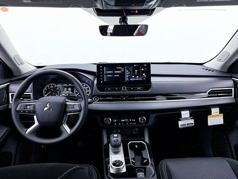 New 2025 Mitsubishi Outlander ES image 19