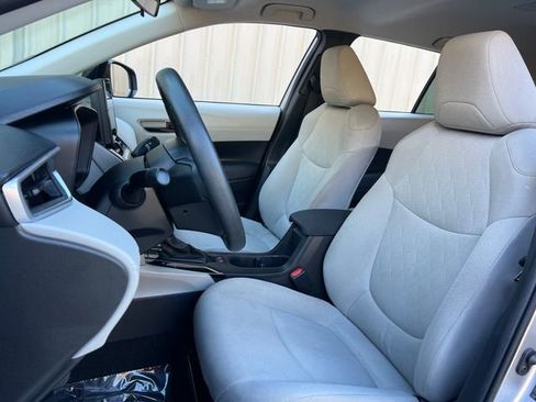 Used 2024 Toyota Corolla Cross L image 12