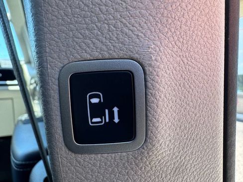 Used 2024 Chrysler Pacifica Limited FWD image 34