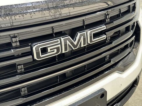 Used 2023 GMC Acadia SLE w/ Driver Convenience Package AWD/4WD image 31