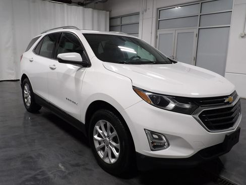Used 2018 Chevrolet Equinox LT w/ Sun & Infotainment Package FWD image 2