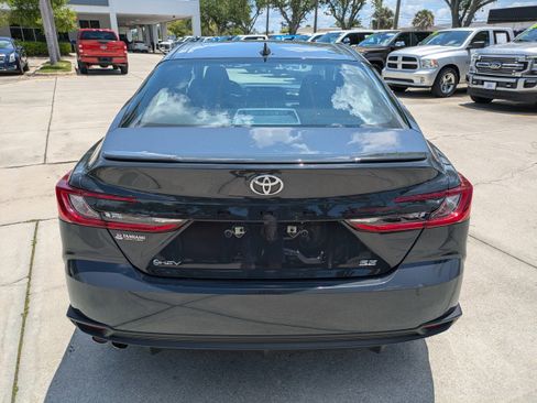Used 2025 Toyota Camry SE FWD image 5