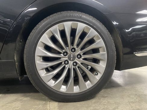 Used 2019 Genesis G90 3.3T Premium image 12