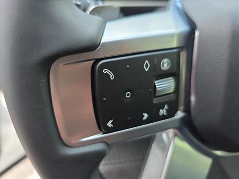 New 2025 Land Rover Discovery S image 20