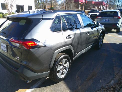 Used 2022 Toyota RAV4 XLE image 10