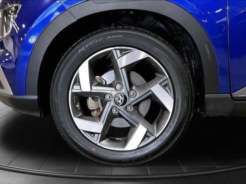 Used 2023 Hyundai Venue SEL FWD image 9