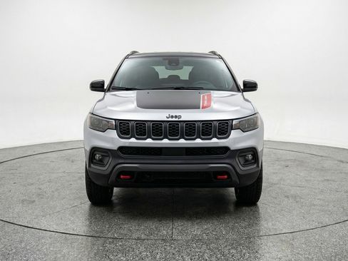 Used 2025 Jeep Compass Trailhawk image 2