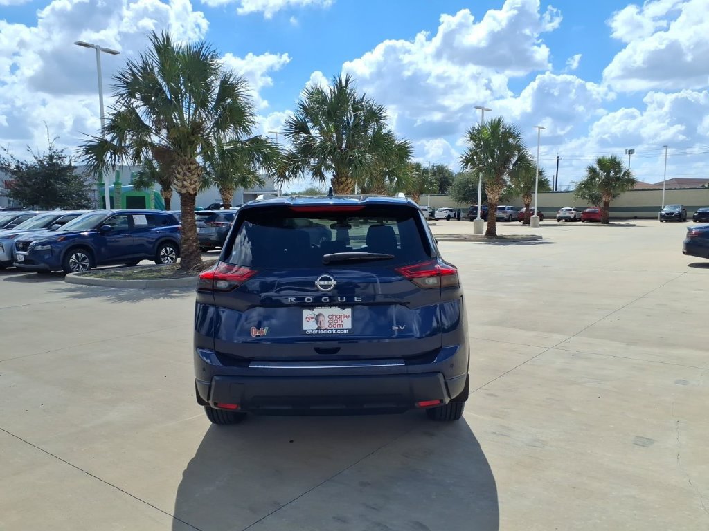 Used 2024 Nissan Rogue SV w/ SV Premium Package FWD image 4