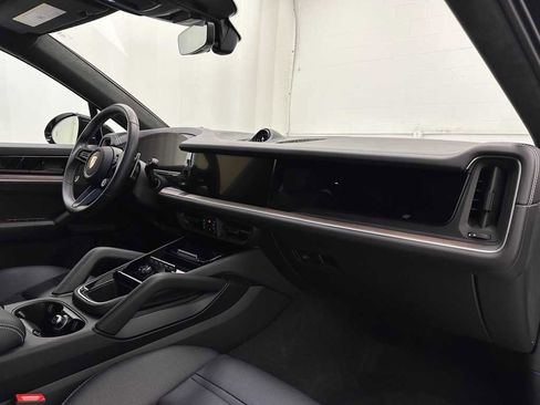 Used 2024 Porsche Cayenne Turbo image 17