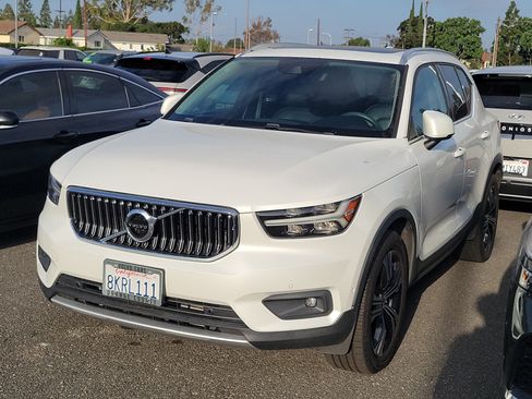 Used 2019 Volvo XC40 T5 Inscription AWD/4WD image 1